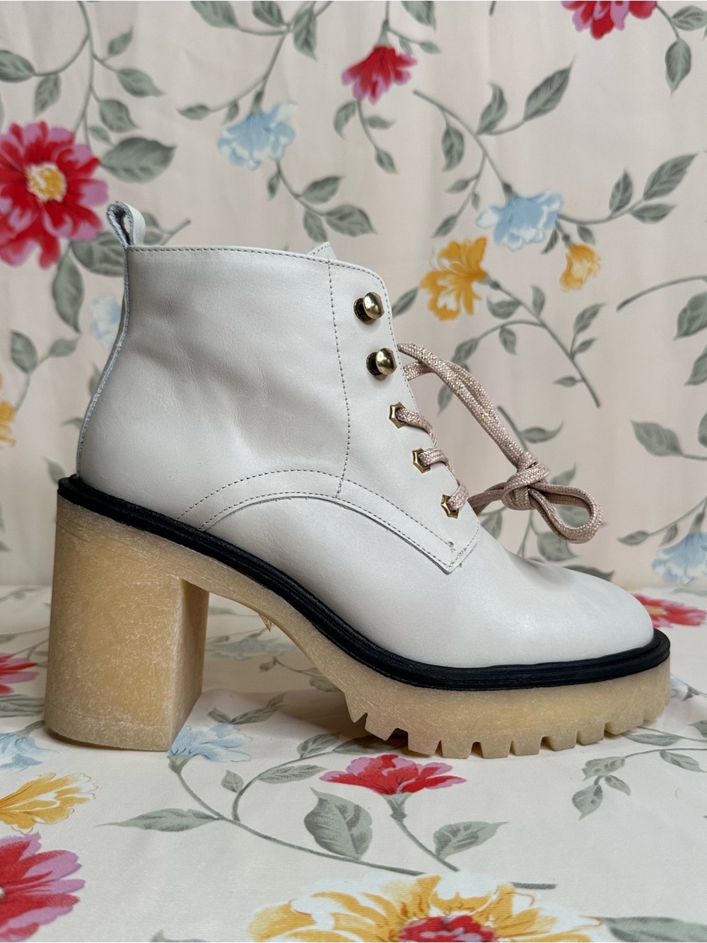 FREE PEOPLE | Sydney Lug Hiker White Lace-Up Chunky Boots | Like New